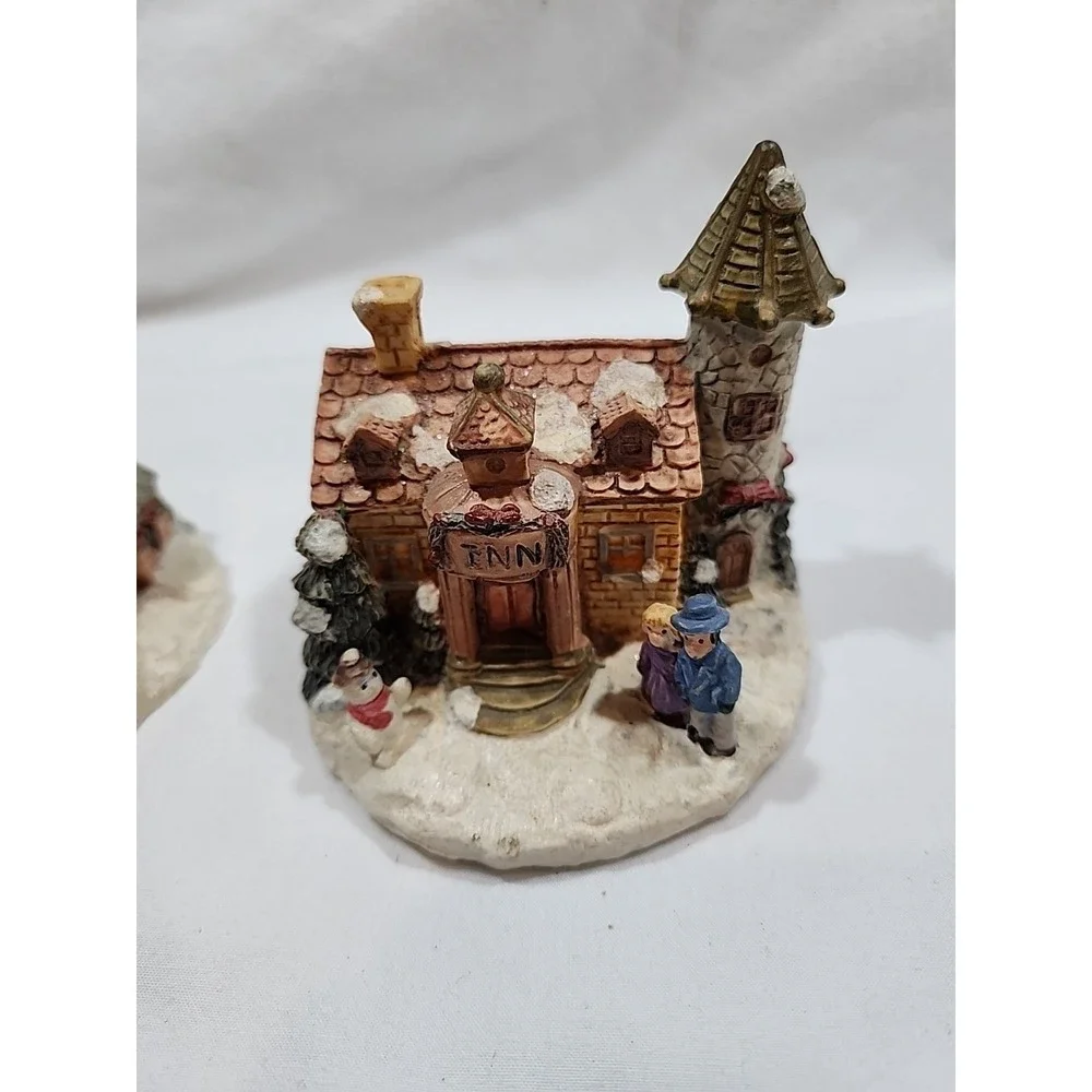 Windsor Collection Resin School & Inn Lot (2) With Christmas Scenes